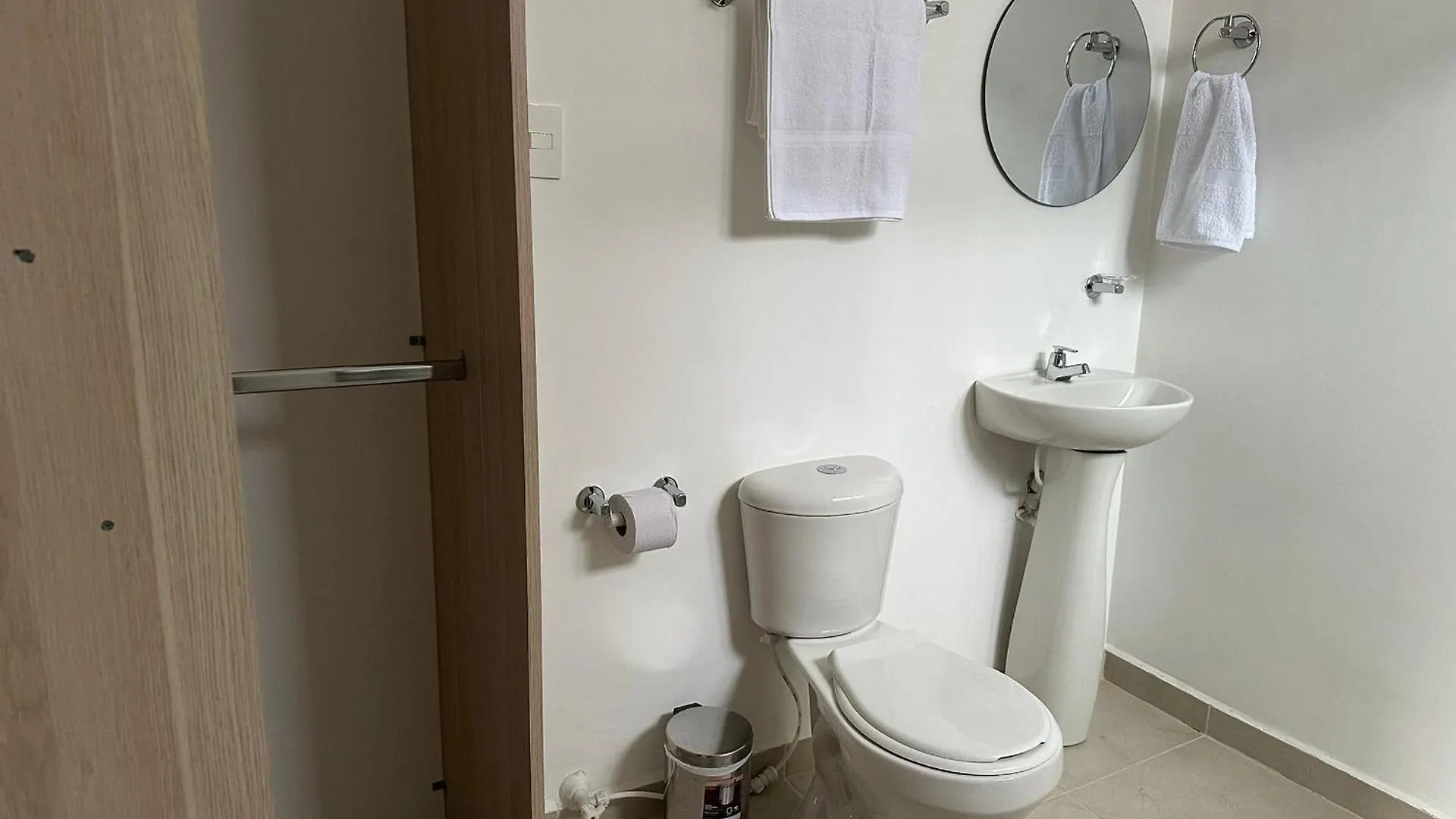 메딜린 Apartamento En Zona Rosa De Laureles 아파트 콜롬비아