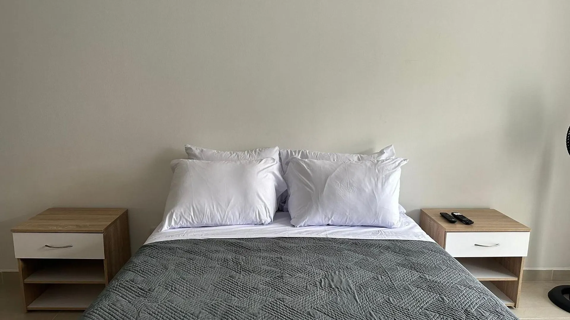 메딜린 Apartamento En Zona Rosa De Laureles 아파트 콜롬비아